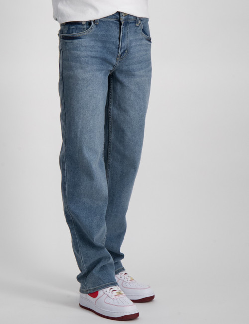 STAY LOOSE TAPER FIT JEANS